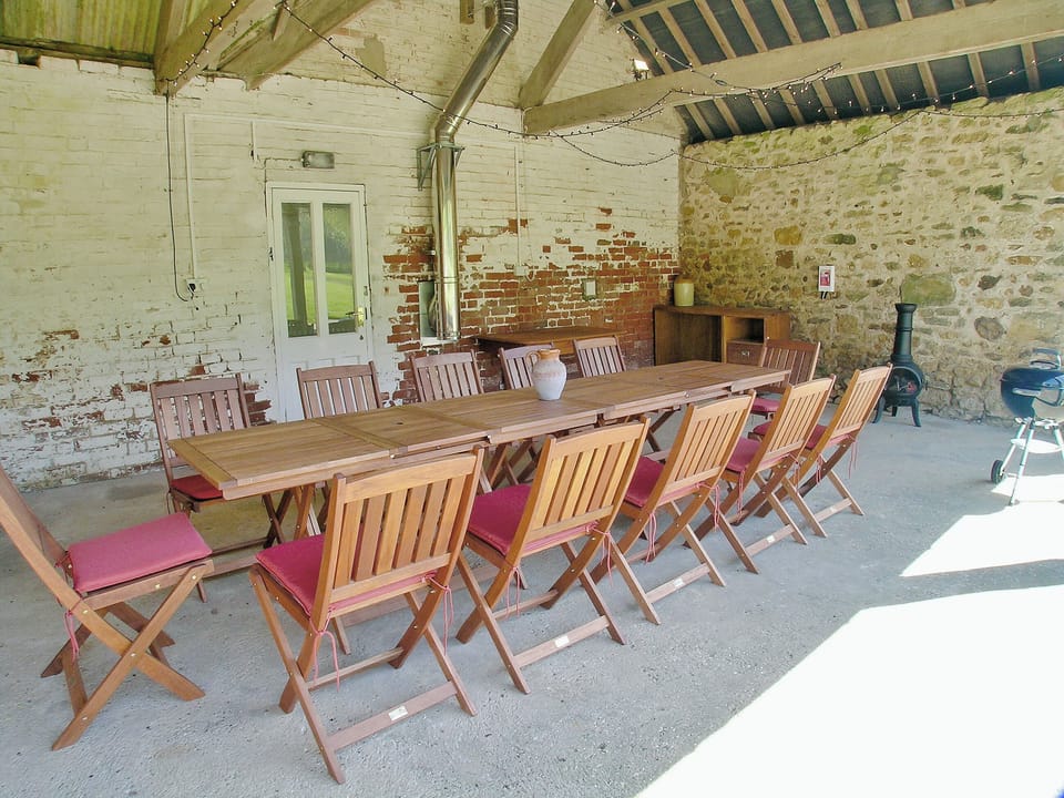 Sitting-out-area | Purcombe Farmhouse, Whitchurch Canonicorum, nr. Bridport