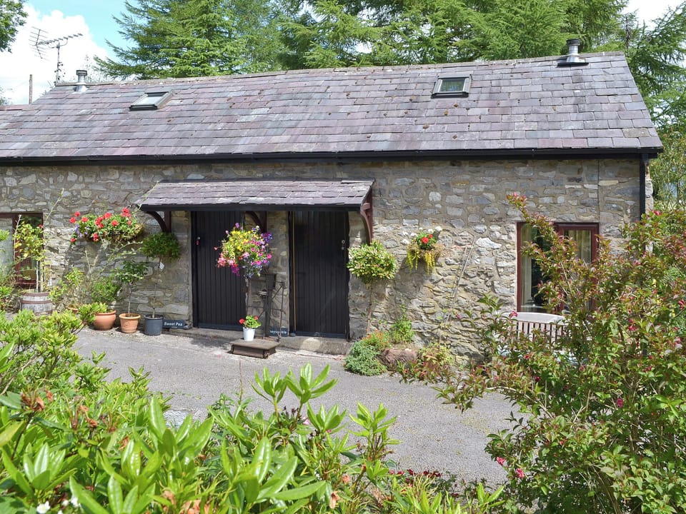 A welcoming and homely semi-detached property | Honeysuckle Cottage, Nercwys near Mold