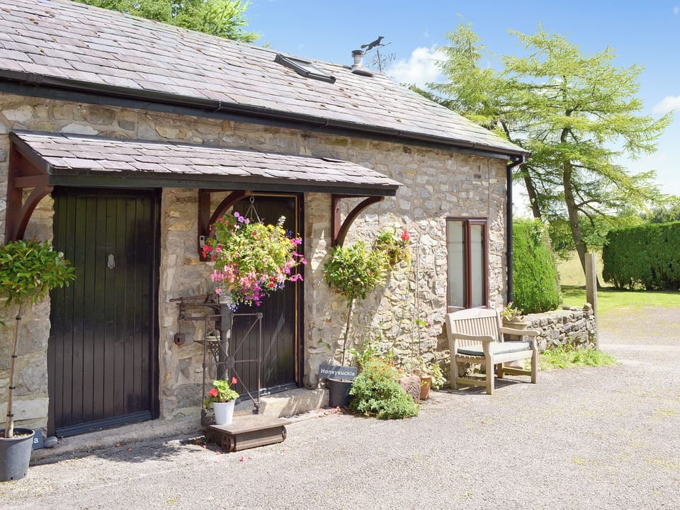 A welcoming and homely semi-detached property | Honeysuckle Cottage, Nercwys near Mold