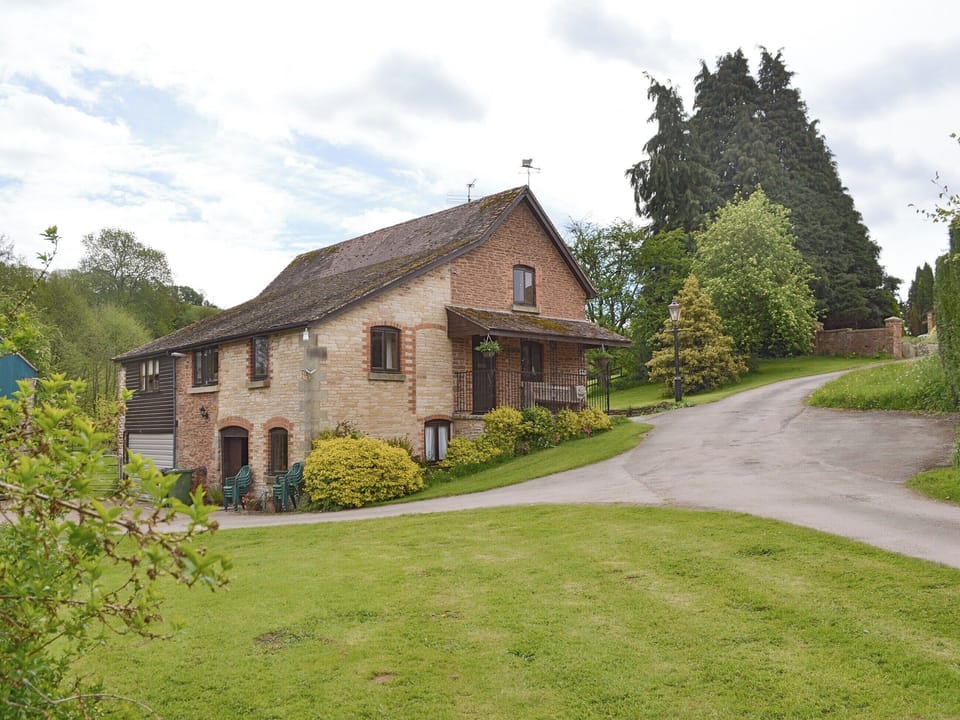 Characterful holiday home with ample private parking | The Mill House, Lea, near Ross-on-Wye