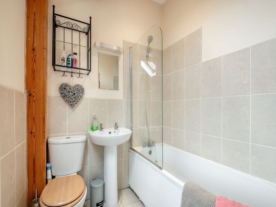 Bathroom | The Granary - Court Farm Holiday Barns, Bream, near Lydney
