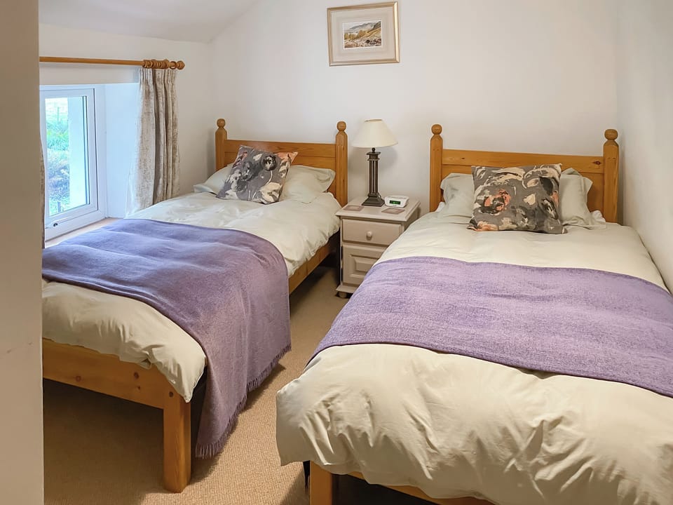 Cosy twin bedded room | Garries Cottage, near Bassenthwaite