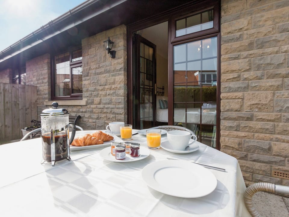 Sitting-out-area with garden furniture | Cleet&rsquo;s Retreat, Seahouses