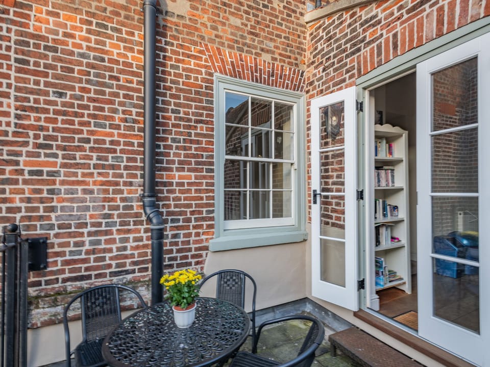 Sitting-out-area | Crown and Anchor, Wells-next-the-Sea