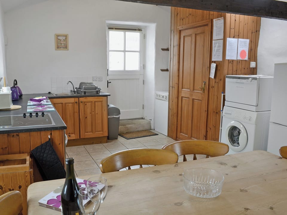 Kitchen/diner | Colman Bach, Llangwandl near Pwllheli