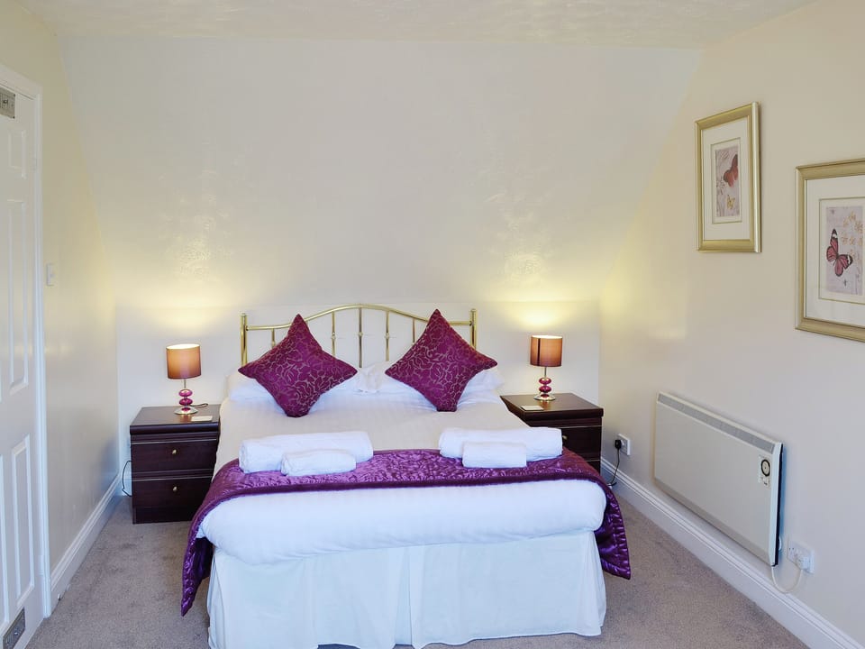 Double bedroom | Lake View Cottage - Rosecraddoc Manor, Liskeard