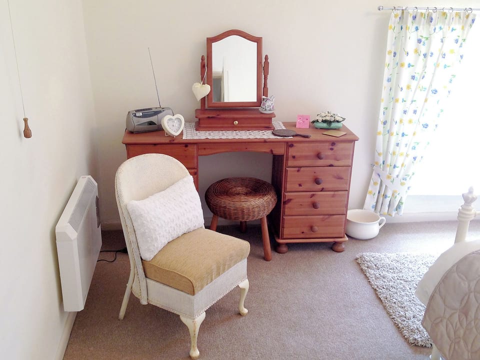 Second Bedrrom - Twin Room | Jug and Glass Cottage, Nether Langwith, near Mansfield
