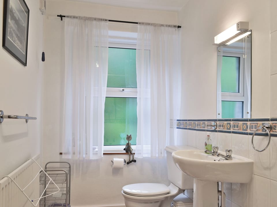 Bathroom | Bobbin Cottage, Keswick