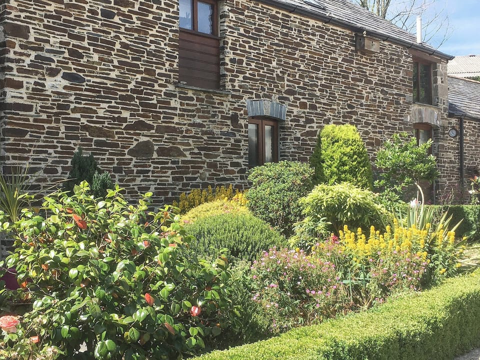 Delightfully planted birders | The Stable, Lower Shipen - Brazzacott Cottages, North Petherwin, near Launceston