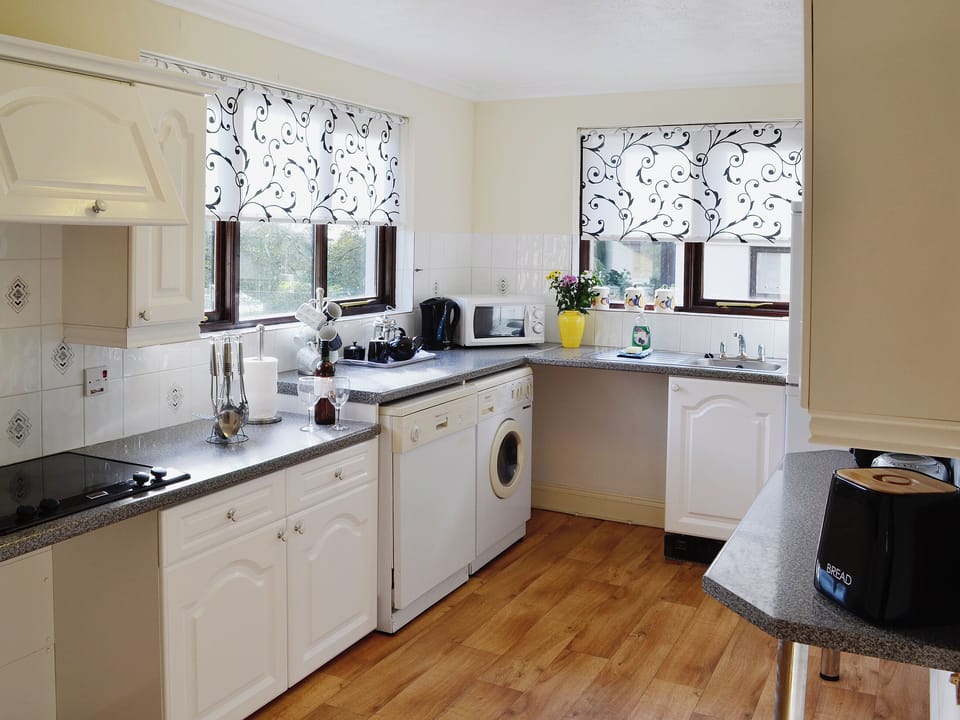 Kitchen | Rosecraddoc Manor - River View Villa, Liskeard