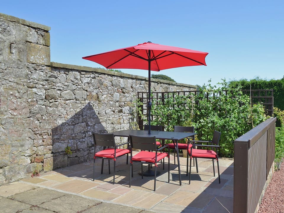 Sitting-out-area | Heckley Cottage, Alnwick