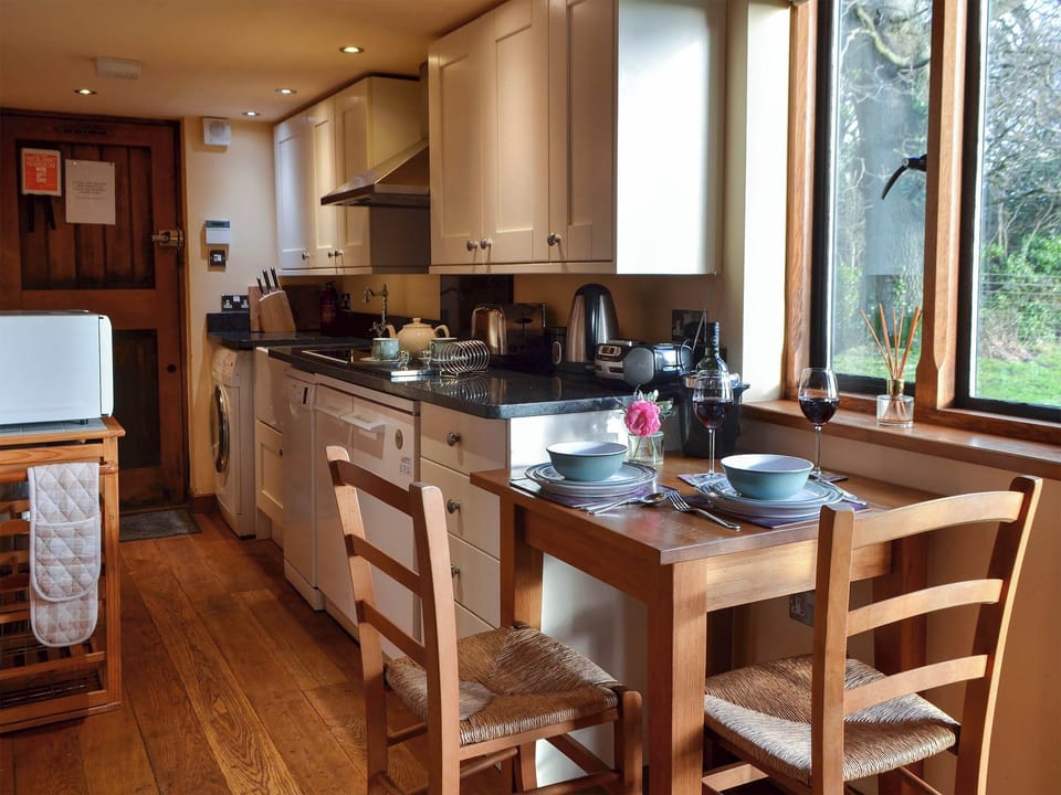 Kitchen and dining area | The Cow Stall, Blackboys, near Uckfield