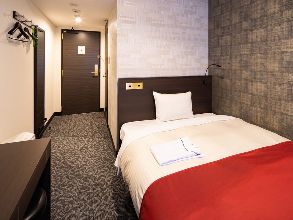 Single Room, No Cleaning | Desk, laptop workspace, iron/ironing board, free WiFi