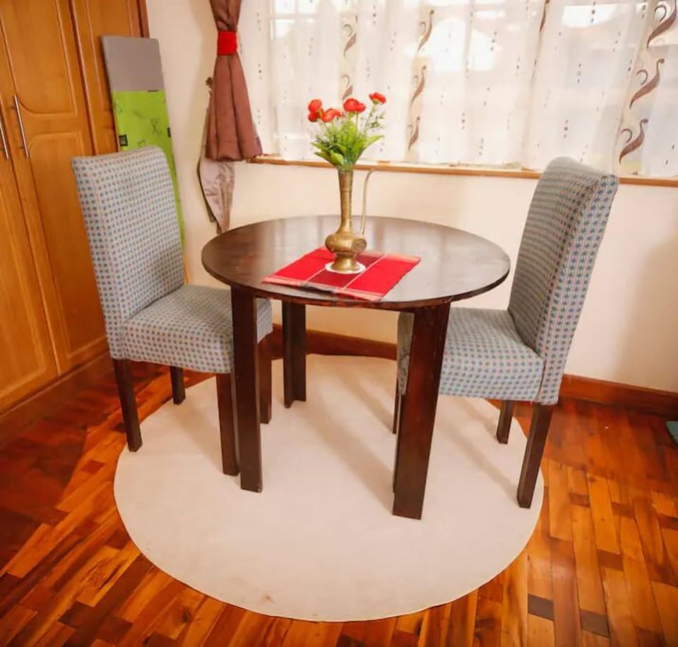 Basic Apartment, 1 Double Bed, Non Smoking | In-room dining
