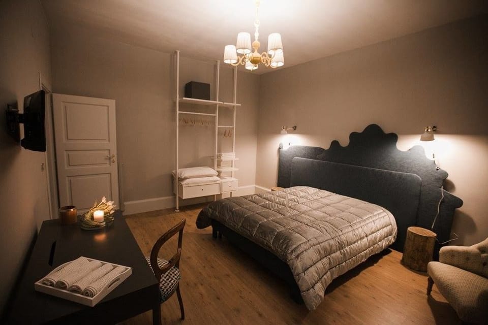 Desk, blackout drapes, free WiFi, bed sheets