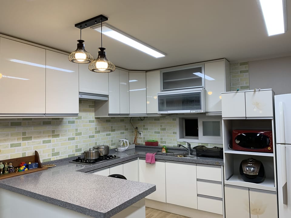 House, 3 Bedrooms | Private kitchenette | Fridge, microwave, stovetop, electric kettle