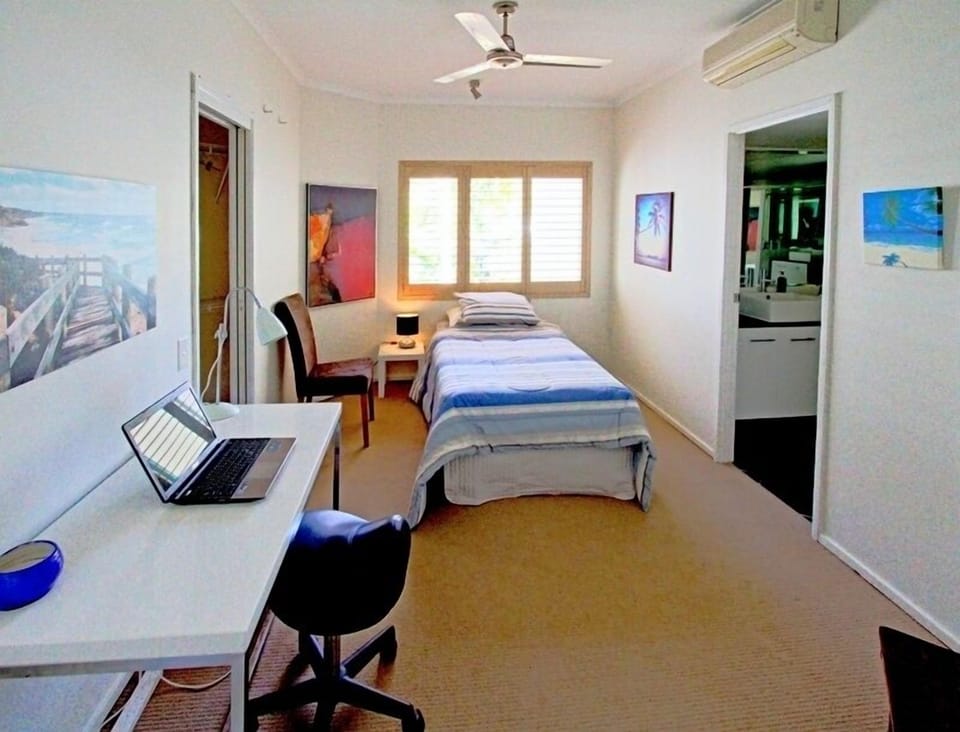 3BR Waterfront "The Beach Shack" - Wifi