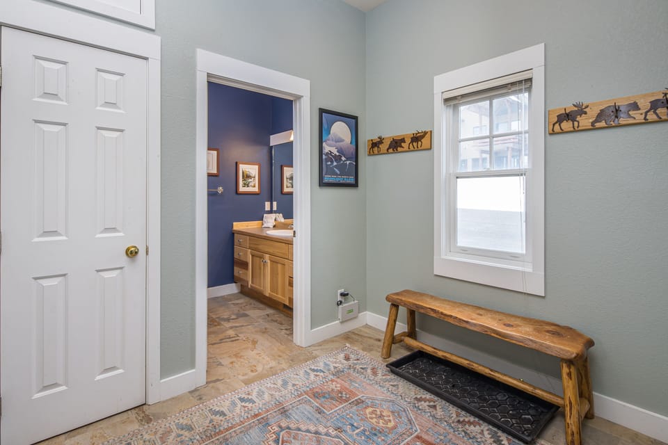 Entryway | Lower Level