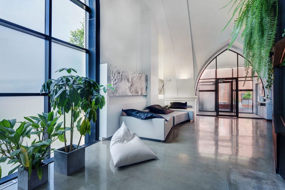 5 treatment rooms, massages