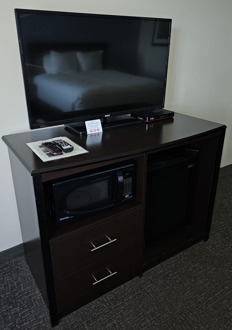 Premium bedding, pillowtop beds, desk, laptop workspace