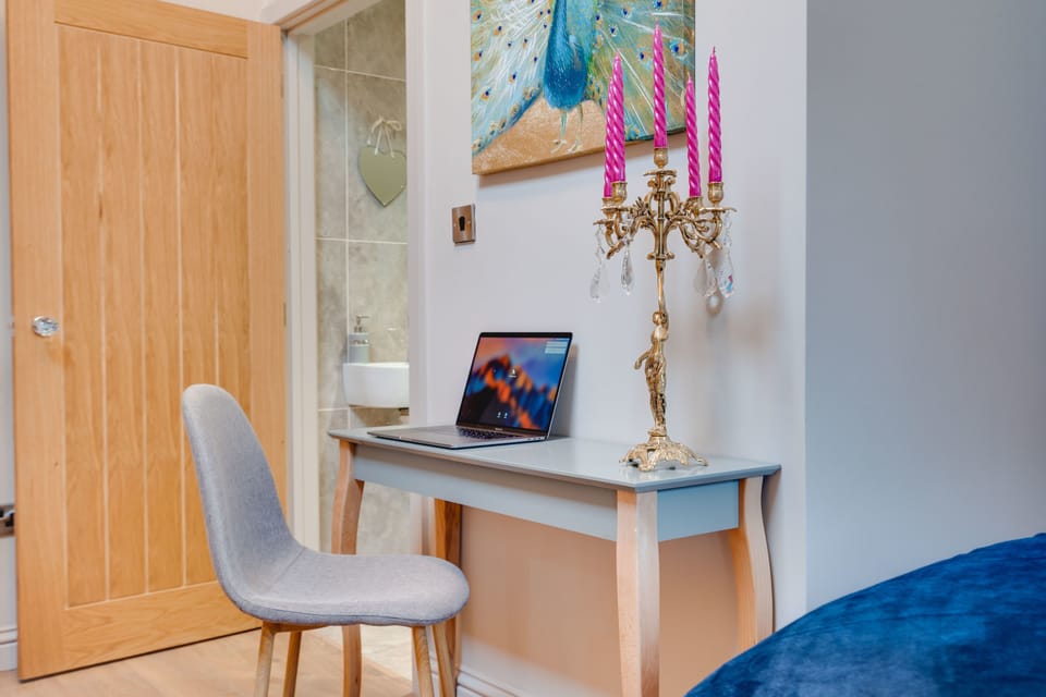 Apartment, 2 Bedrooms | 2 bedrooms, individually decorated, individually furnished, desk