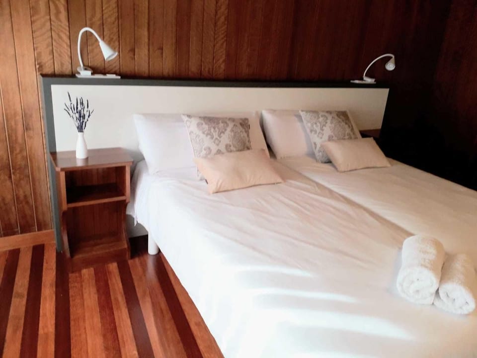 Comfort Suite | Desk, soundproofing, rollaway beds (surcharge), WiFi (free)
