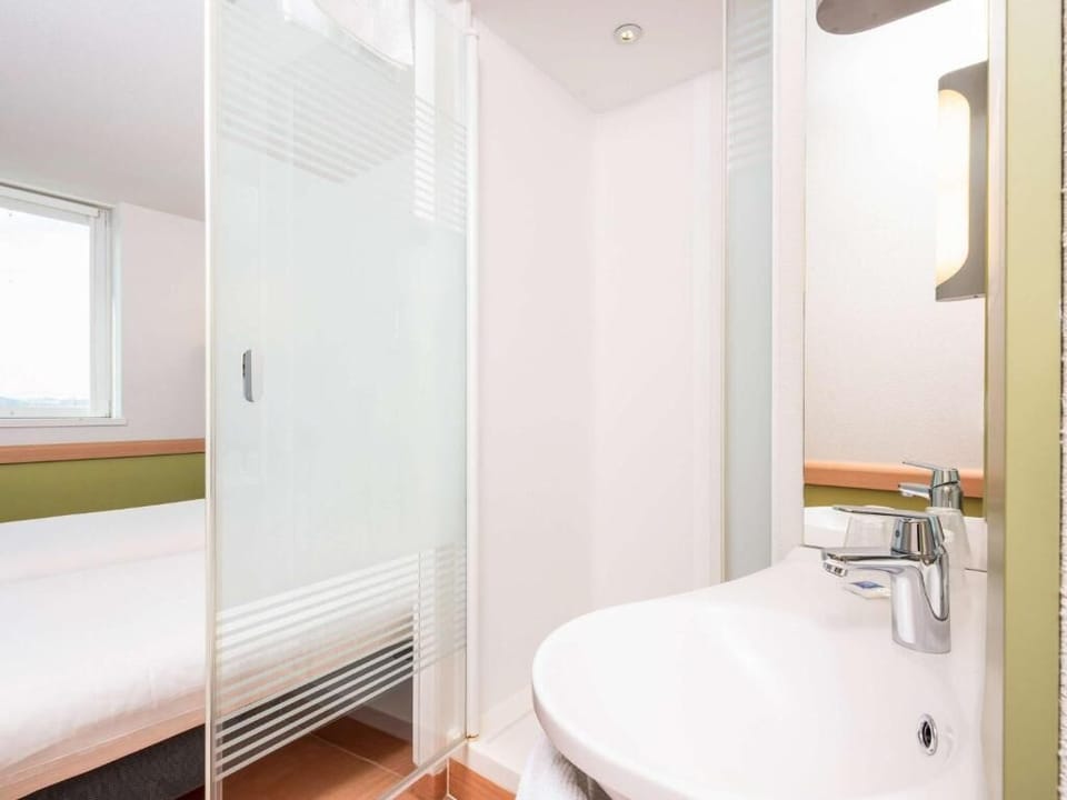 Shower, towels, soap, shampoo
