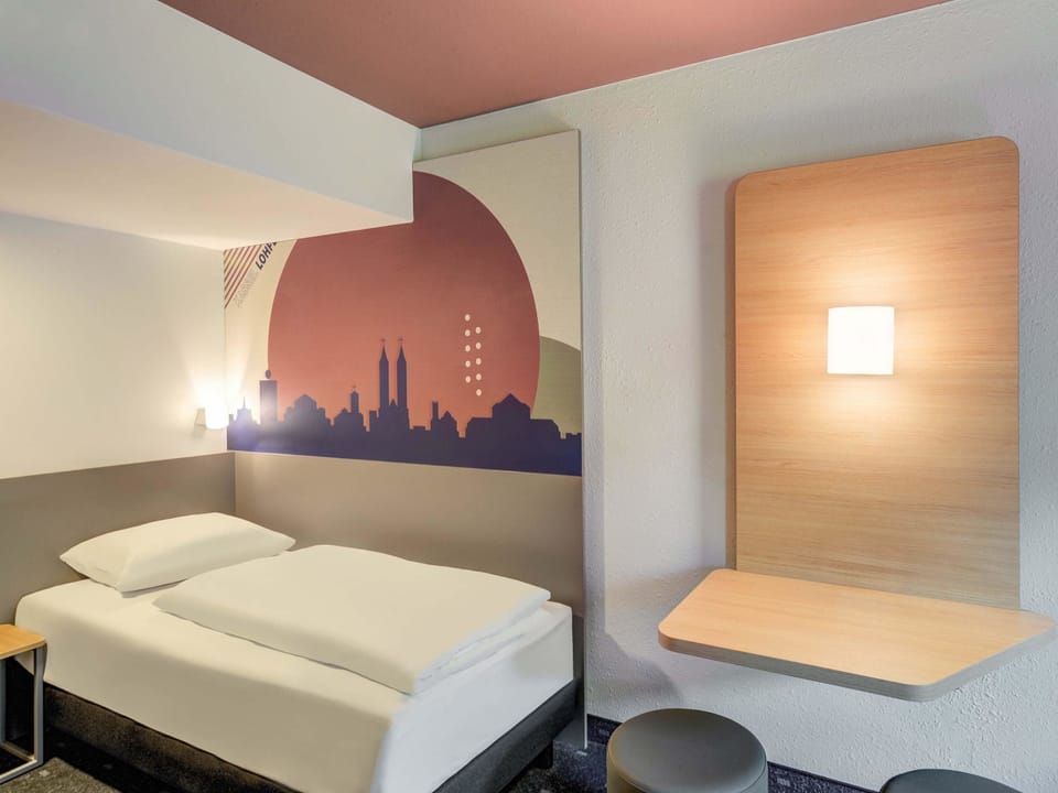 Desk, blackout drapes, soundproofing, WiFi (free)