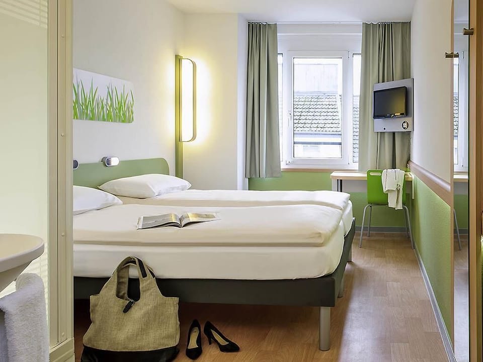 Room, 2 Twin Beds | Soundproofing, bed sheets