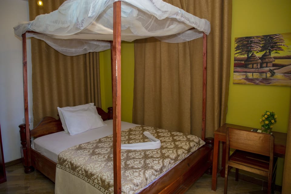 Deluxe Double Room | Individually decorated, individually furnished, desk, laptop workspace