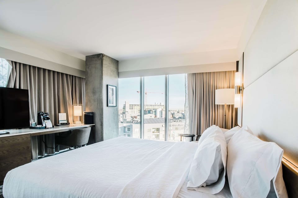 Room, 1 King Bed, Corner (Glass House) | Egyptian cotton sheets, premium bedding, in-room safe, desk