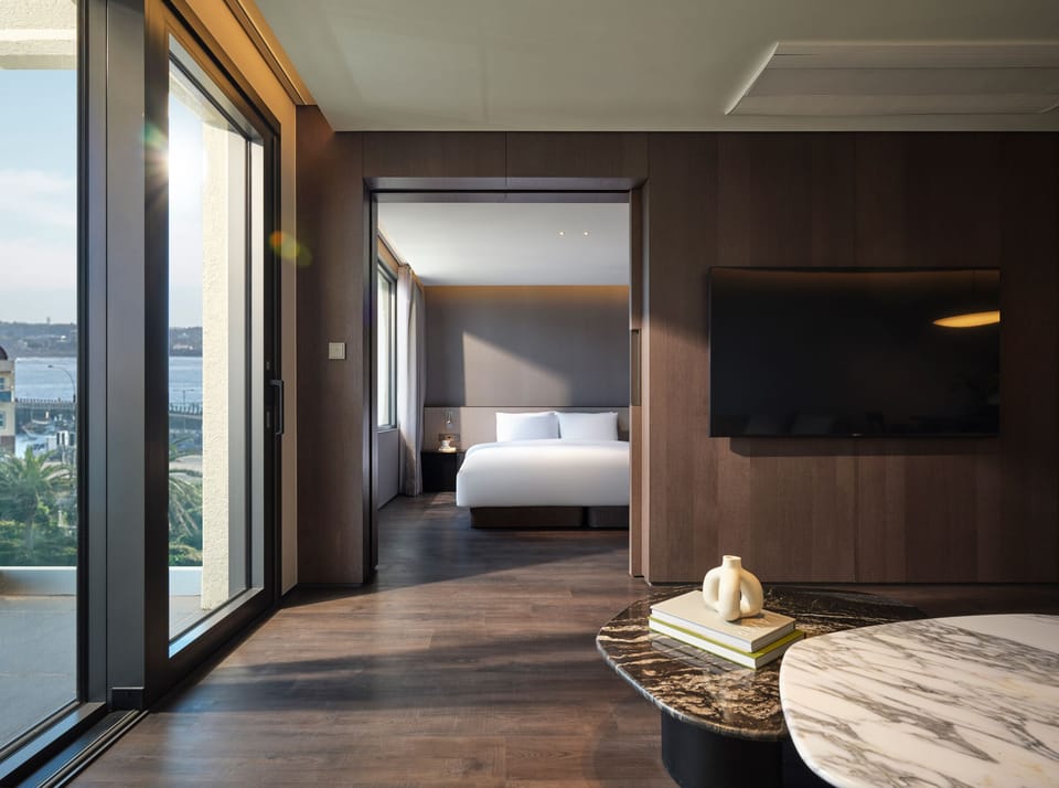 Premium bedding, in-room safe, desk, blackout drapes