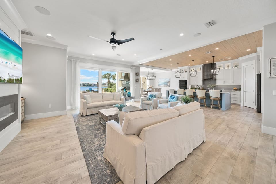 Paradise Cove | 1st Floor Living Area