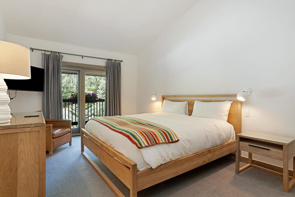 Master Bedroom- King Bed
