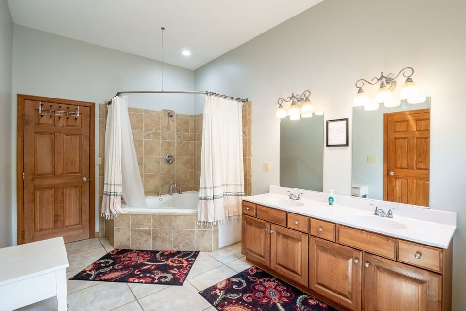 Upper Level Shared Hall Bath