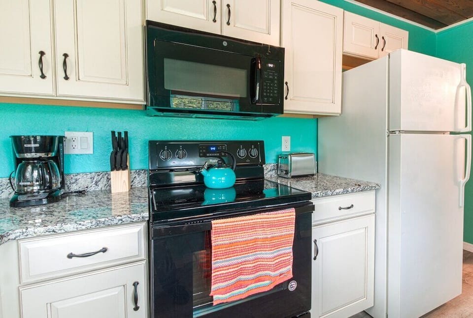 Fully stocked kitchen with regular and Keurig coffee.