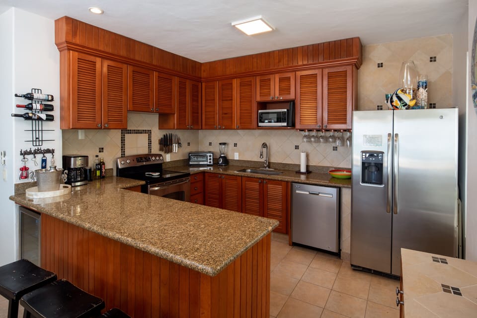 Fully equipped gourmet kitchen.