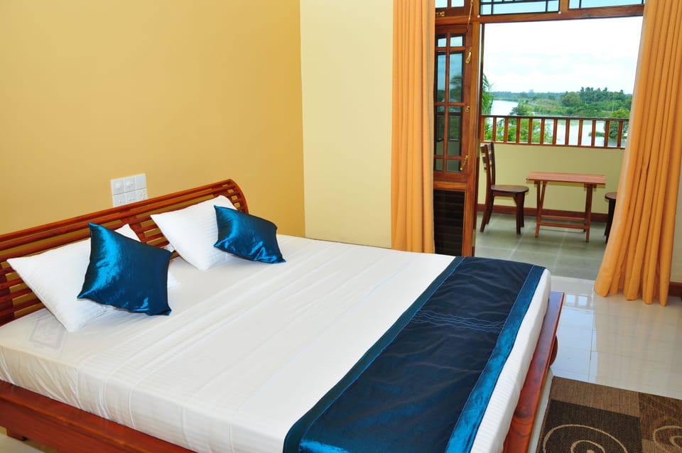 Deluxe Double Room, 1 Queen Bed, Non Smoking, Lake View | Premium bedding, rollaway beds, free WiFi, bed sheets