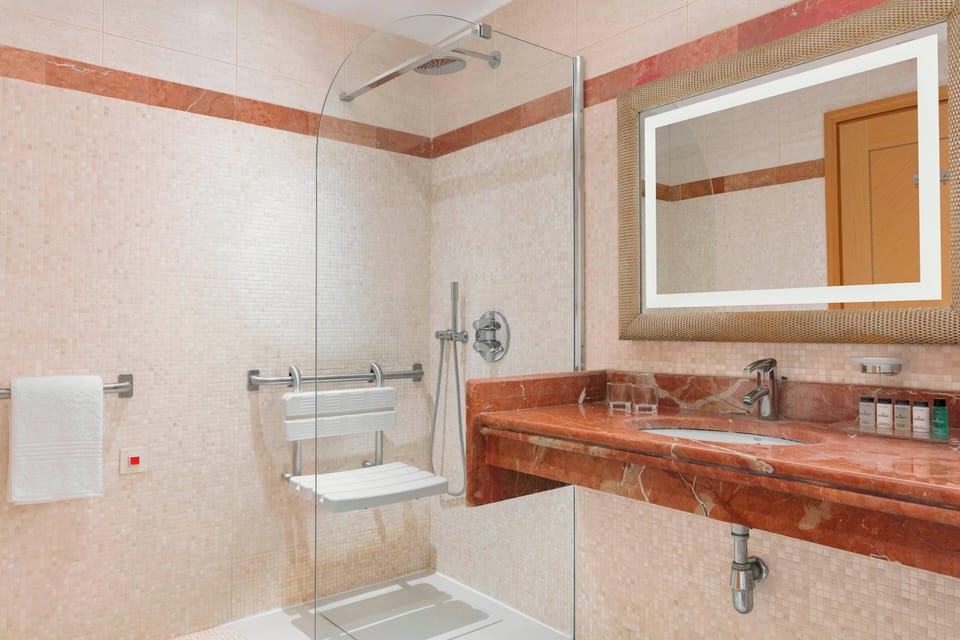 Room, 1 King Bed, Garden View | Bathroom | Rainfall showerhead, free toiletries, hair dryer, bathrobes