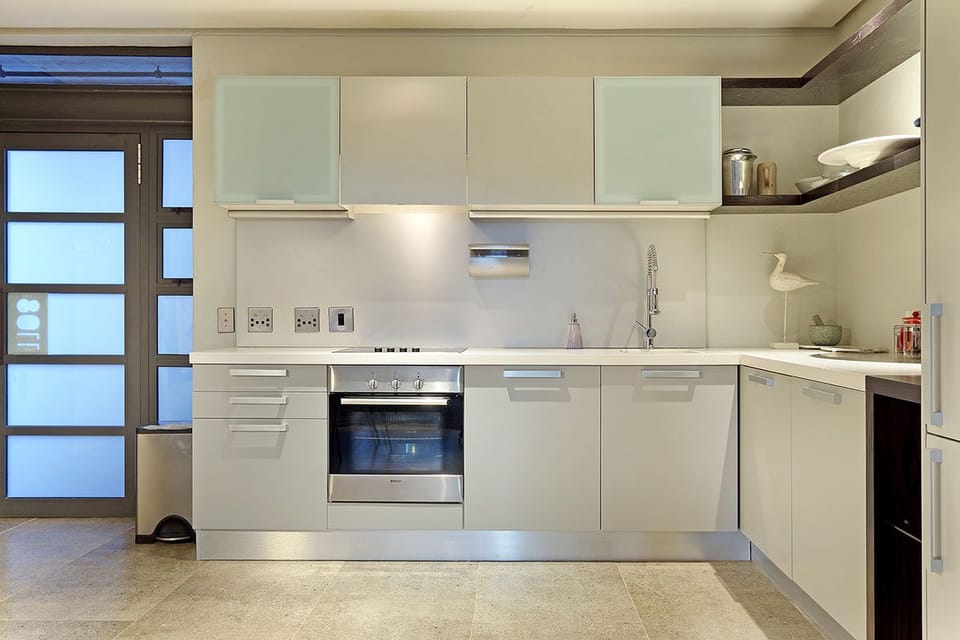 Comfort Apartment, 1 King Bed, Non Smoking | Private kitchen | Fridge, microwave, oven, stovetop
