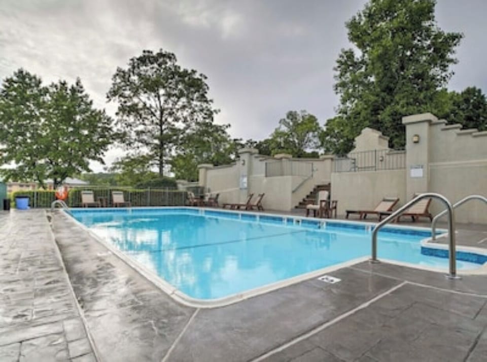 Outdoor Seasonal Pool-just a short stroll!