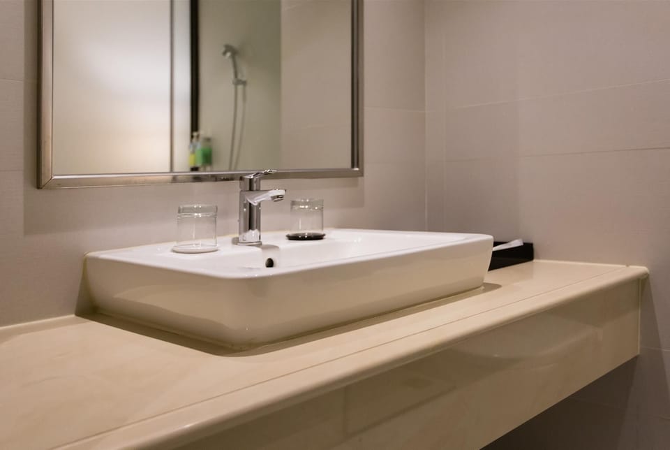 Basic Triple Room | Desk, blackout drapes, free WiFi, bed sheets