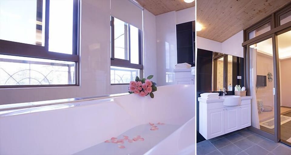 Standard Double Room (French Rose) | Bathroom | Shower, free toiletries, hair dryer, slippers