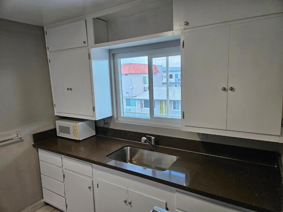 Apartment, 1 Bedroom, Kitchen | 1 bedroom, desk, iron/ironing board (on request), WiFi (free)