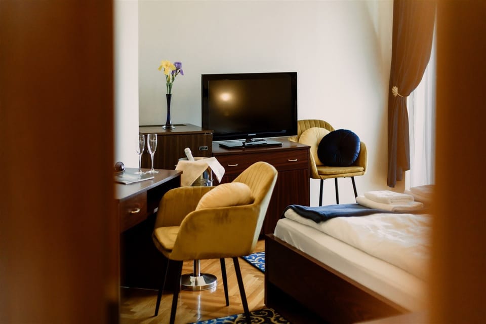 Double Room | Premium bedding, minibar, in-room safe, blackout drapes