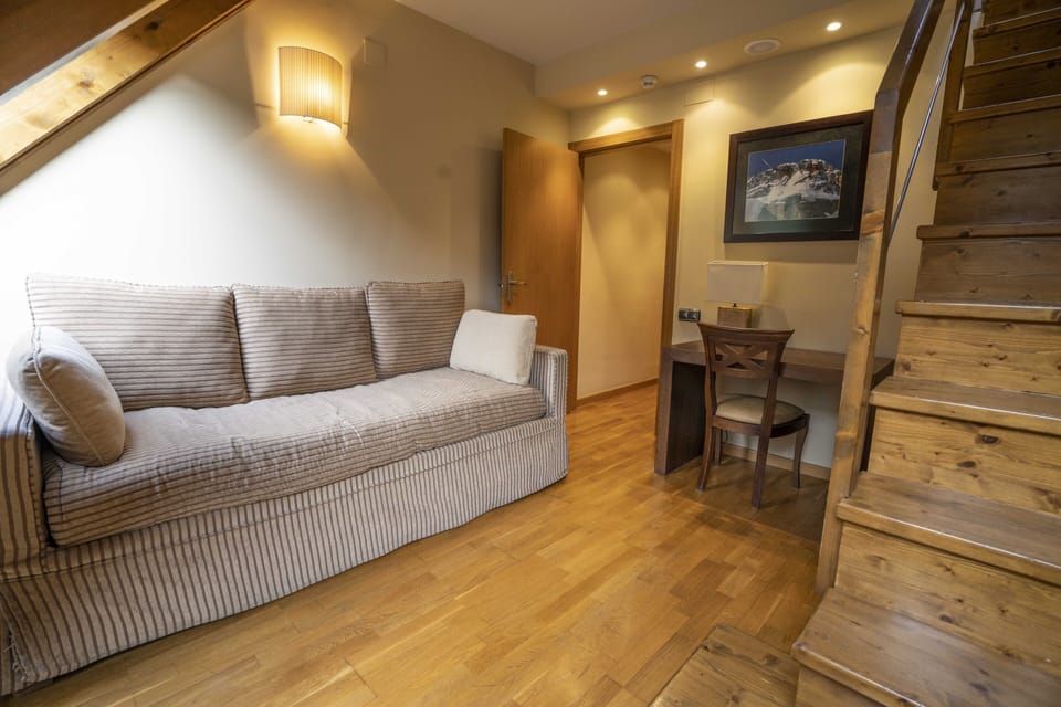 Junior Suite | In-room safe, desk, blackout drapes, soundproofing