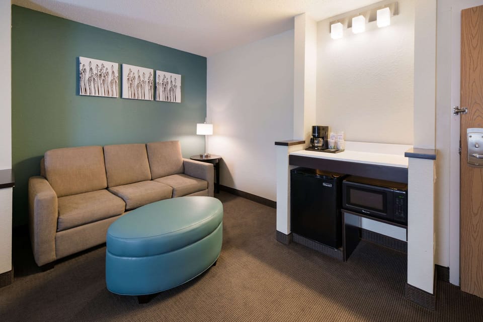 Standard Room | In-room safe, desk, soundproofing, iron/ironing board