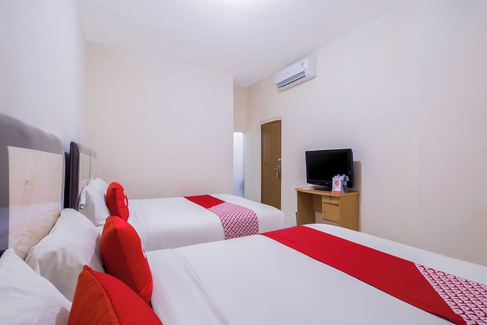 Family Suite | Desk, free WiFi, bed sheets