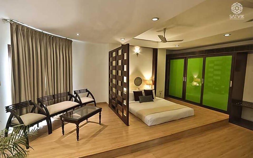 Suite Room | Premium bedding, in-room safe, individually furnished, desk