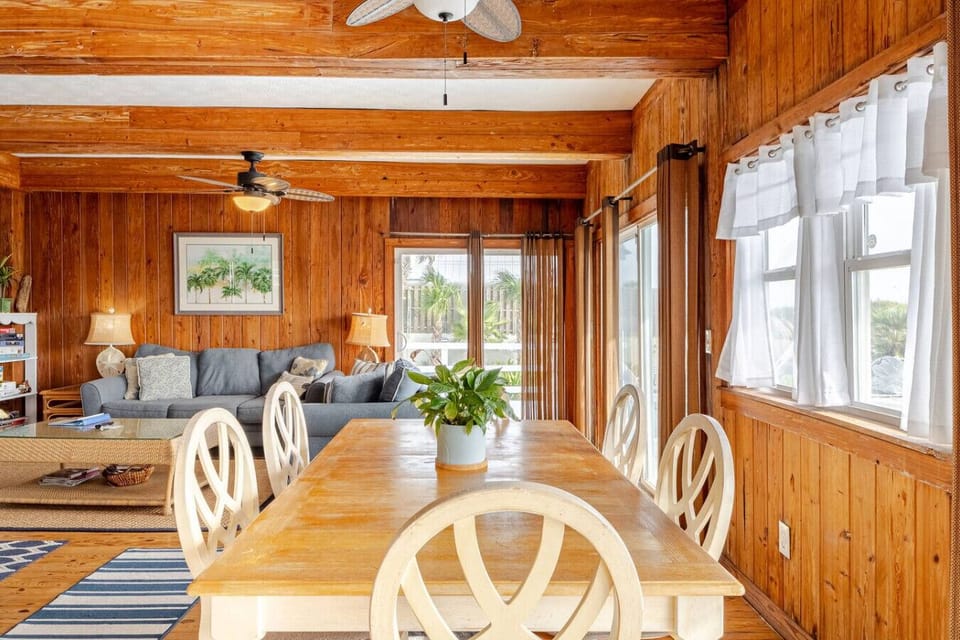 Dinning table to enjoy a wonderful seafood feast